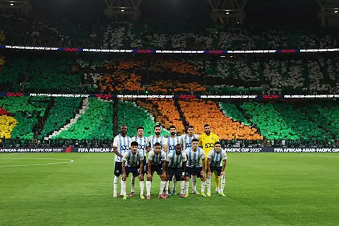 بعد مسيرة أصعب.. بيراميدز يعادل إنجاز الأهلي حاملًا كأس نصف الأرض